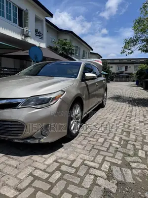 Toyota Avalon XLE Premium Sedan FWD (3.5L 6cyl 6A) 2013 Gold