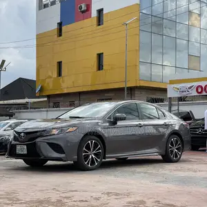Toyota Camry SE FWD (2.5L 4cyl 8AM) 2018 Gray