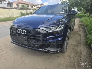 Audi Q8 2022 Blue