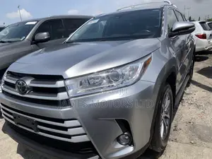 Toyota Highlander 2018 Silver
