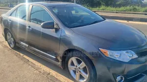 Toyota Camry SE 4dr Sedan (2.5L 4cyl 6A) 2013 Gray