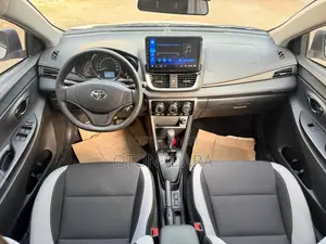 Toyota Yaris 2021 White
