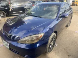 Toyota Camry LE 4dr Sedan (2.4L 4cyl 5M) 2004 Blue