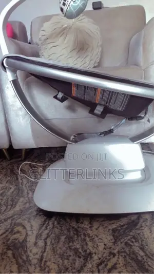 4moms mamaRoo Multi-Motion Bluetooth Baby Swing