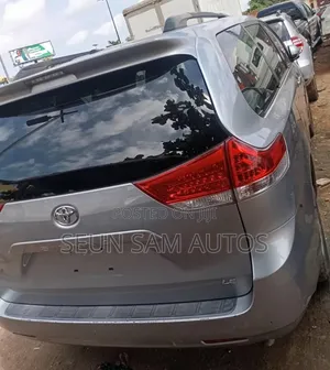 Toyota Sienna 2013 Silver