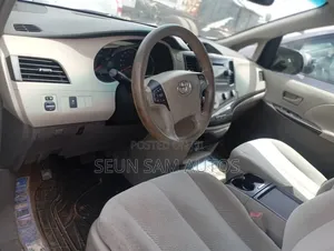 Toyota Sienna 2013 Silver