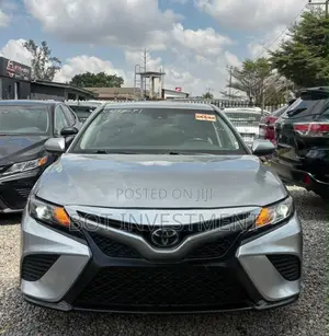 Toyota Camry SE FWD (2.5L 4cyl 8AM) 2018 Silver