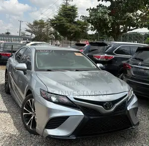 Toyota Camry SE FWD (2.5L 4cyl 8AM) 2018 Silver