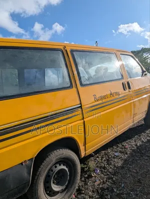 Volkswagen Transporter 2002 Yellow
