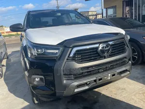 Toyota Hilux 2025 Black