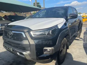 Toyota Hilux 2025 Black