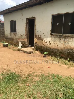 2bdrm Bungalow in Unique Estate, Baruwa for sale