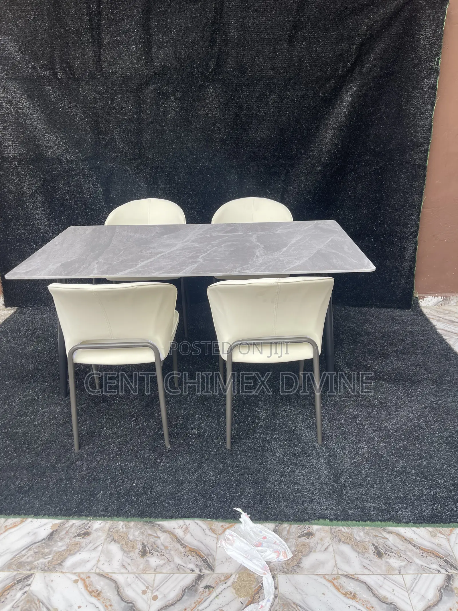 Competitive Dinning by 4 Seater