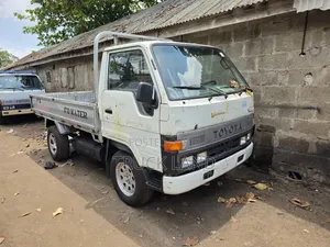 Toyota Dyna 150 First Body
