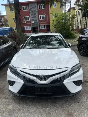 Toyota Camry SE FWD 2020 White