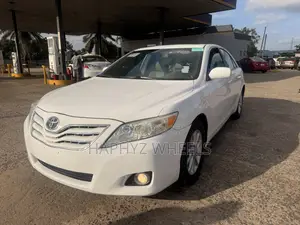 Toyota Camry XLE V6 4dr Sedan (3.5L 6cyl 6A) 2011 White