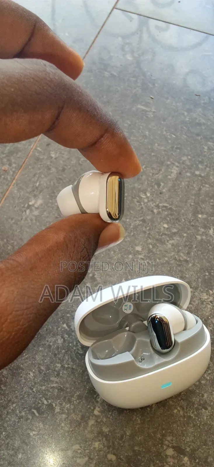 Wireless Bluetooth Earbuds With Metallic Frame