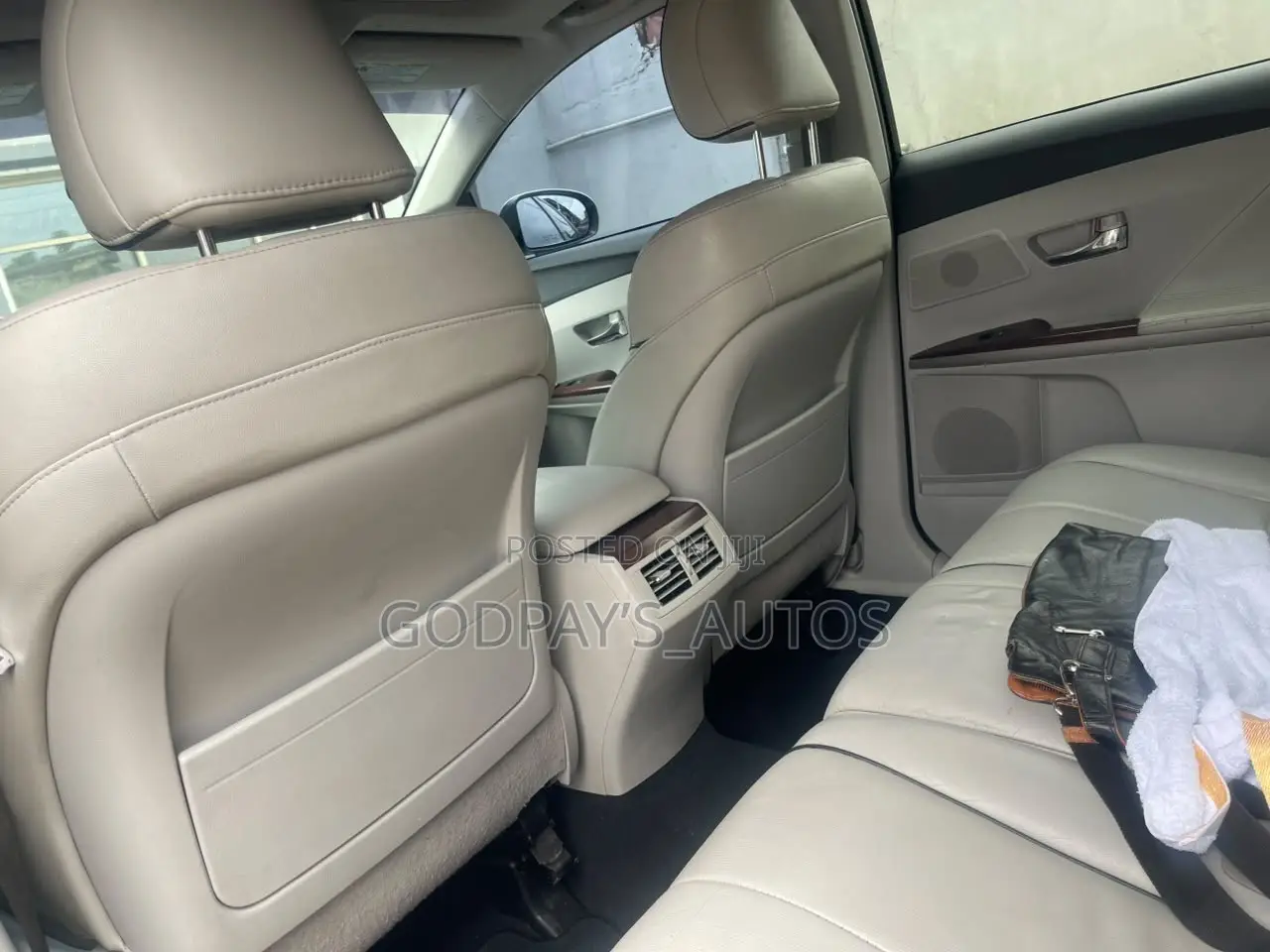 Toyota Venza XLE 2012 Silver