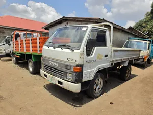 Toyota Dyna 100 Old Model First Body