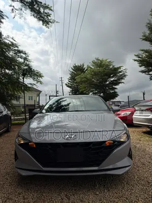 Hyundai Elantra 2022 White