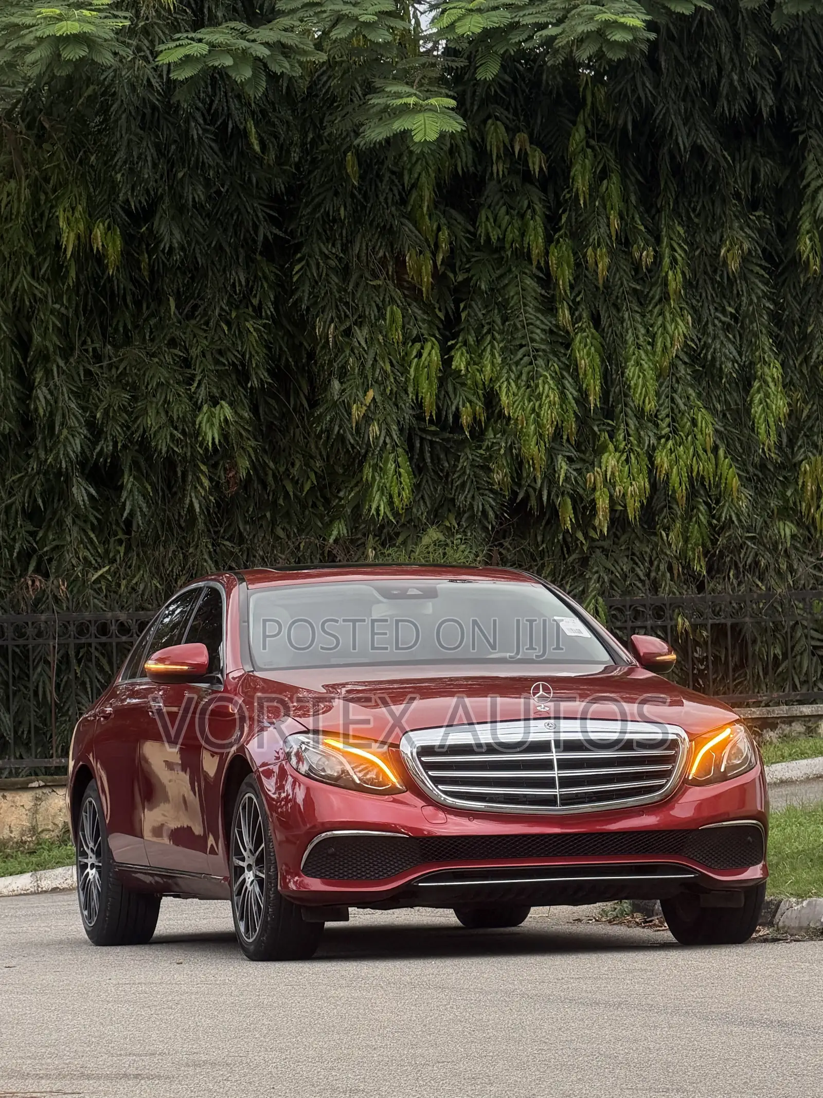 Mercedes-Benz E300 2018 Red