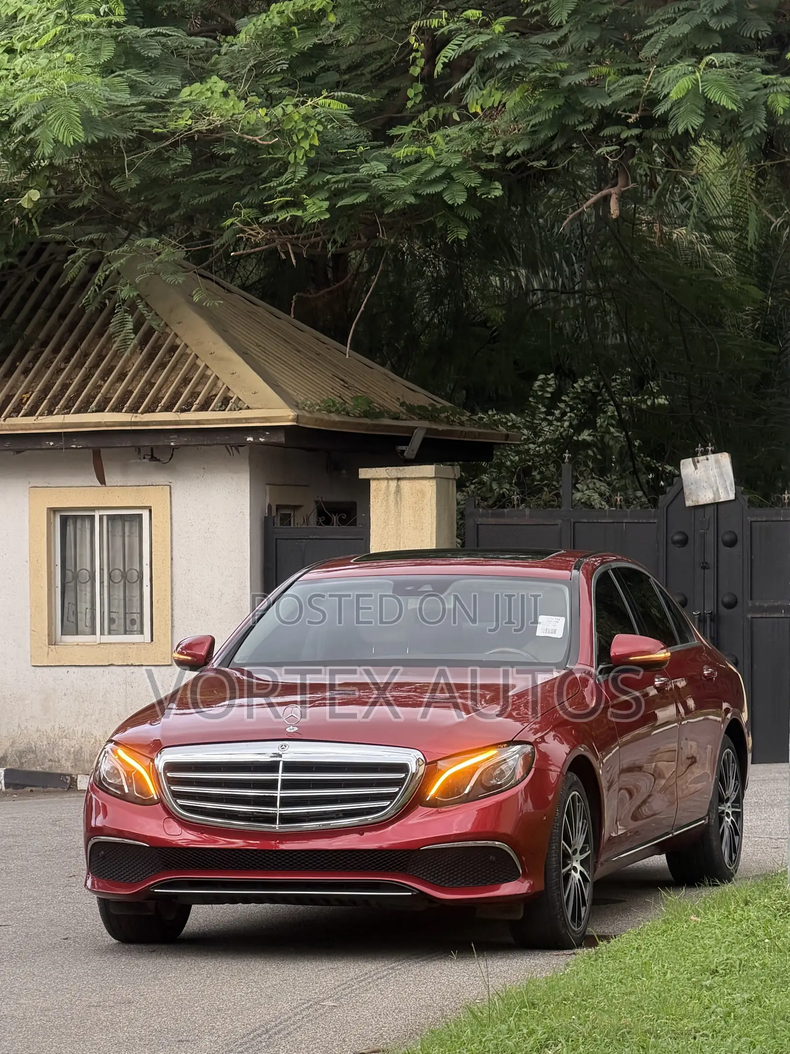 Mercedes-Benz E300 2018 Red