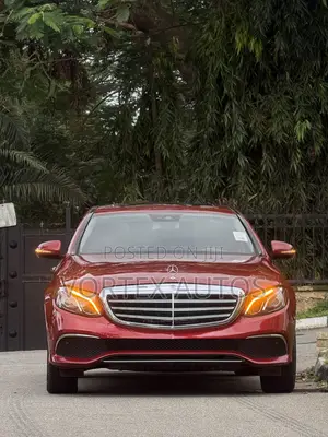 Mercedes-Benz E300 2018 Red