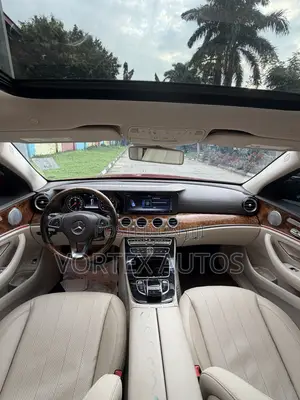 Mercedes-Benz E300 2018 Red
