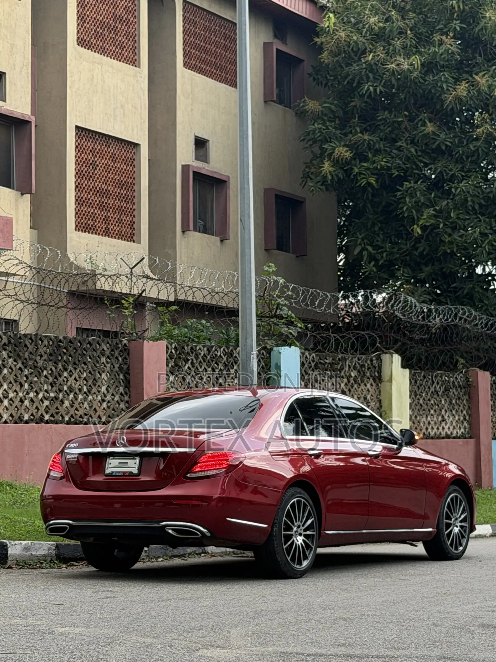 Mercedes-Benz E300 2018 Red