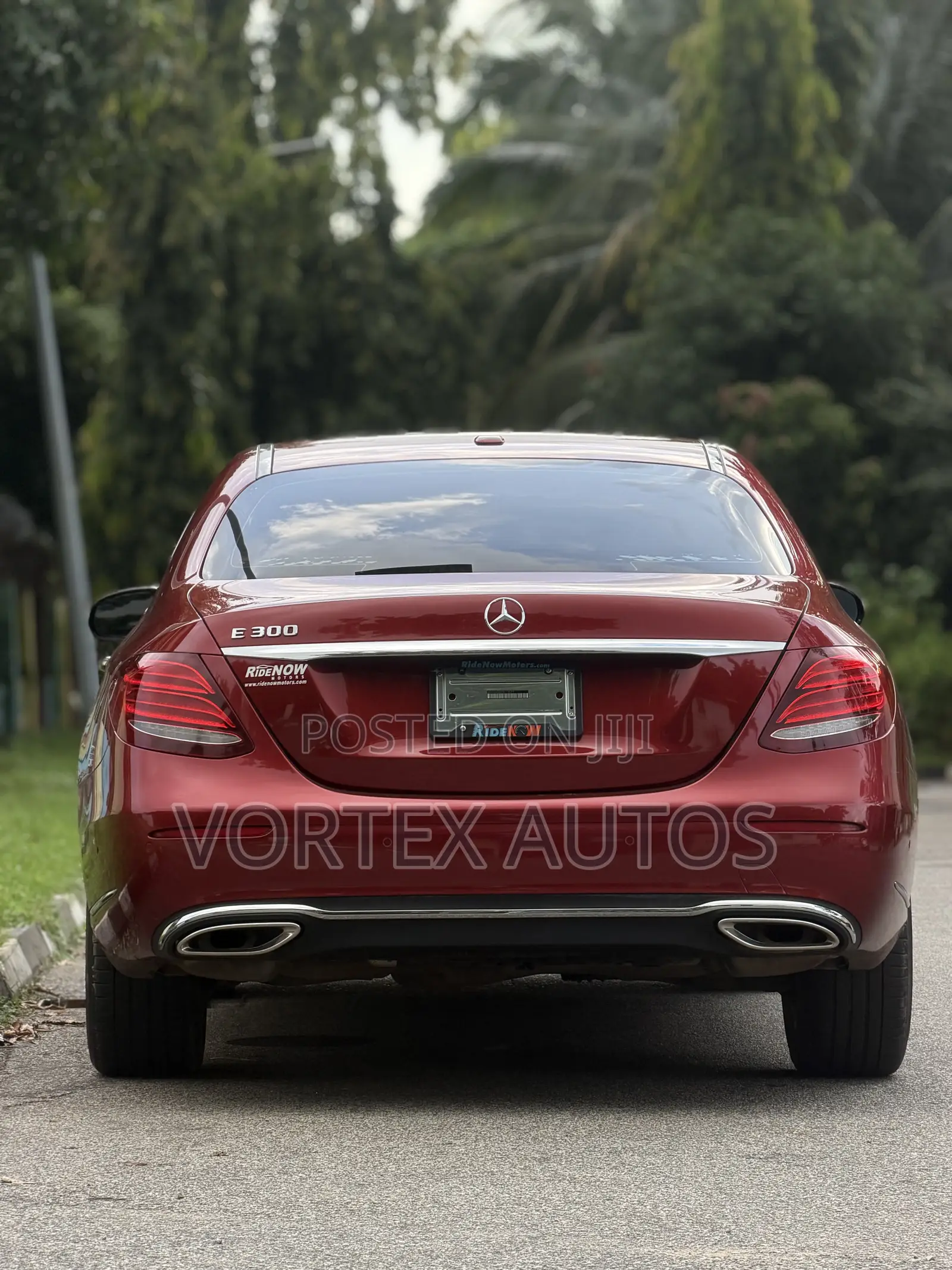 Mercedes-Benz E300 2018 Red