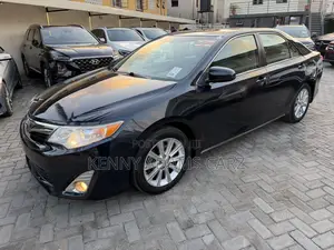 Toyota Camry XLE 4dr Sedan (2.5L 4cyl 6A) 2014 Gray