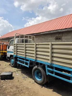 Toyota Dyna 150 Petrol Engine 6 Tyres