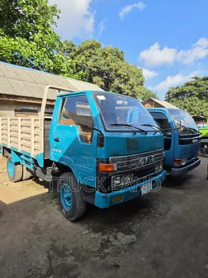 TToyota Dyna 200 Long Chasis 2RZ Engine