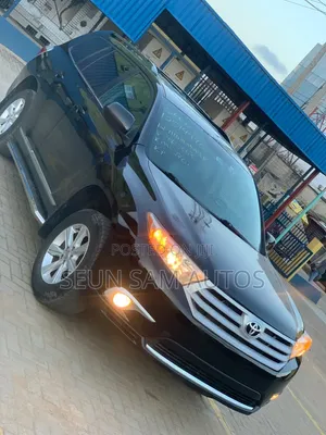 Toyota Highlander SE 2012 Black