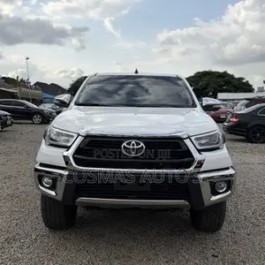 Toyota Hilux 2016 White