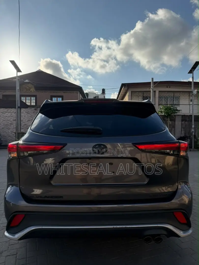 Toyota Highlander XSE 2022 Gray