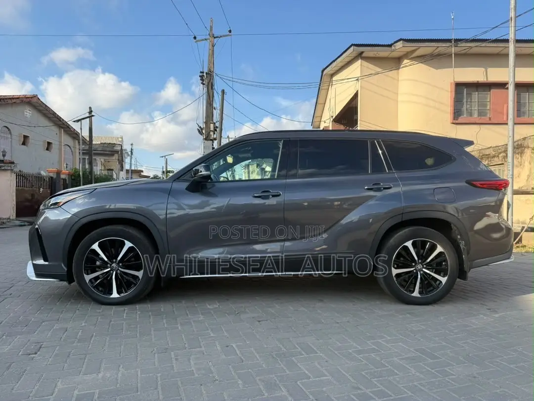 Toyota Highlander XSE 2022 Gray