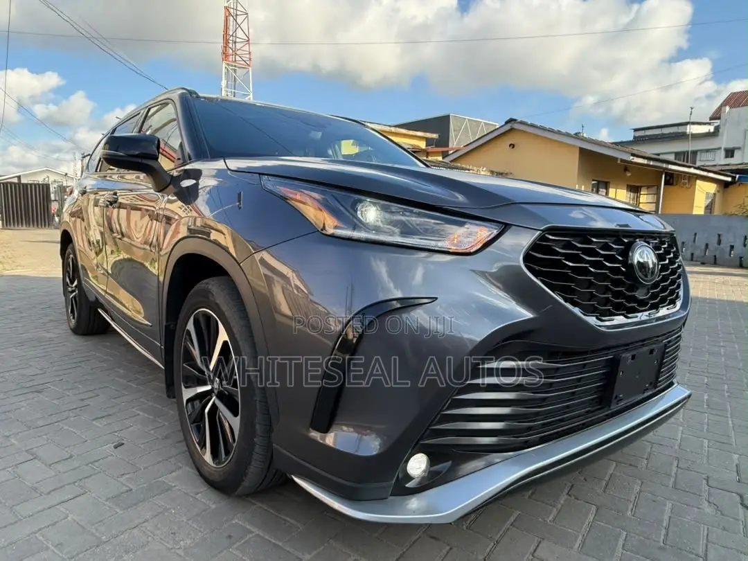 Toyota Highlander XSE 2022 Gray