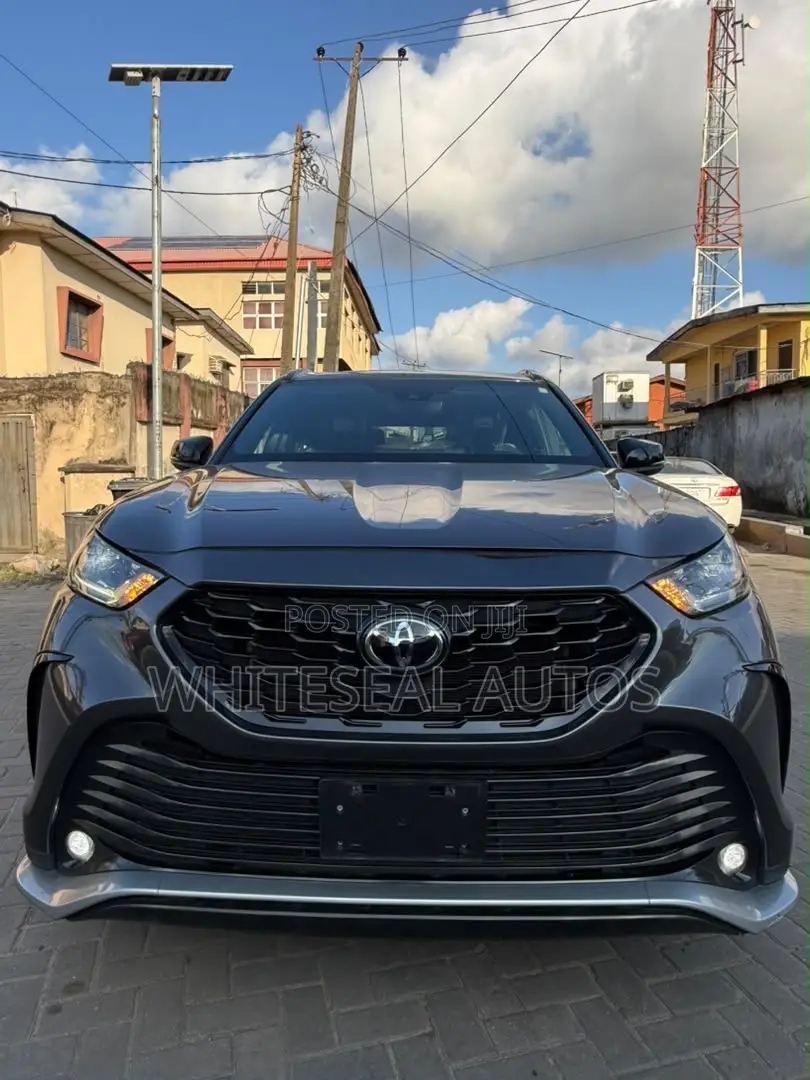 Toyota Highlander XSE 2022 Gray