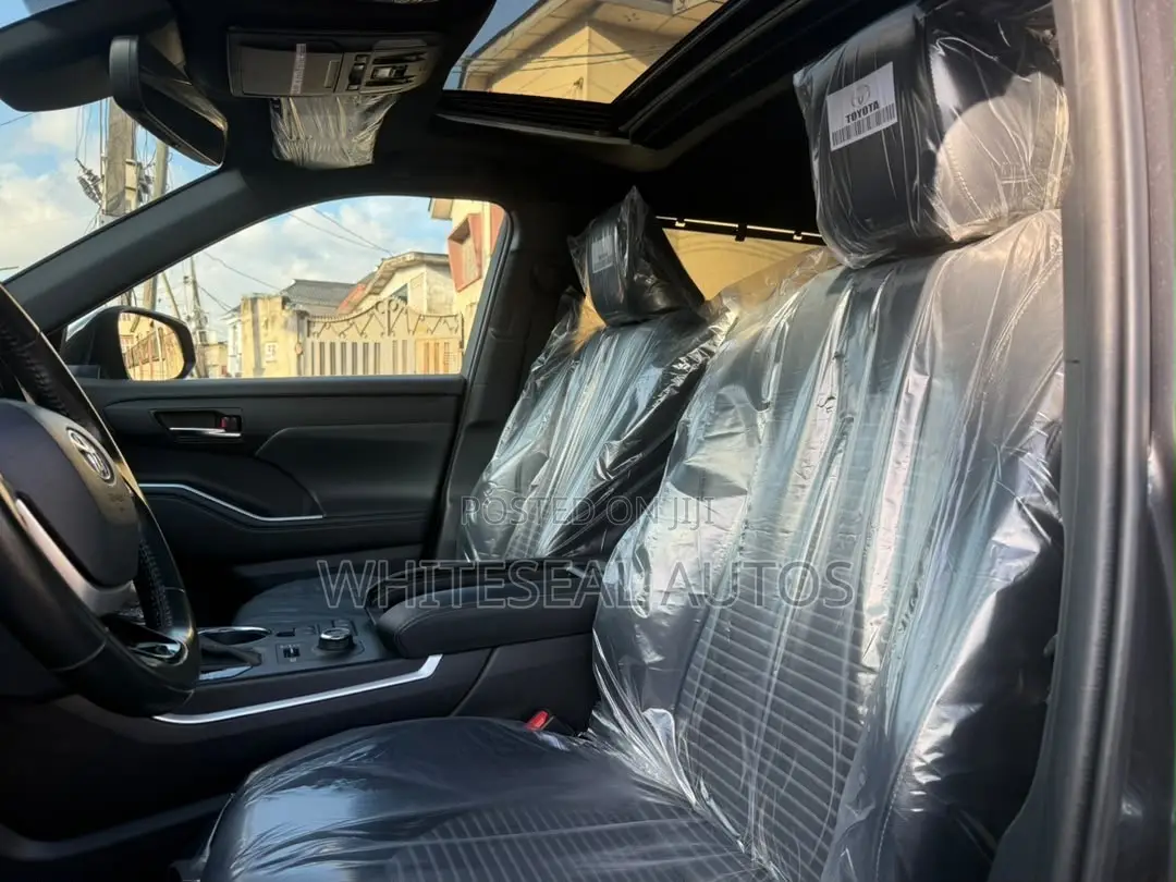 Toyota Highlander XSE 2022 Gray