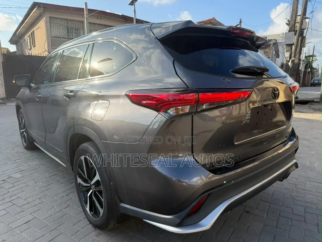 Toyota Highlander XSE 2022 Gray