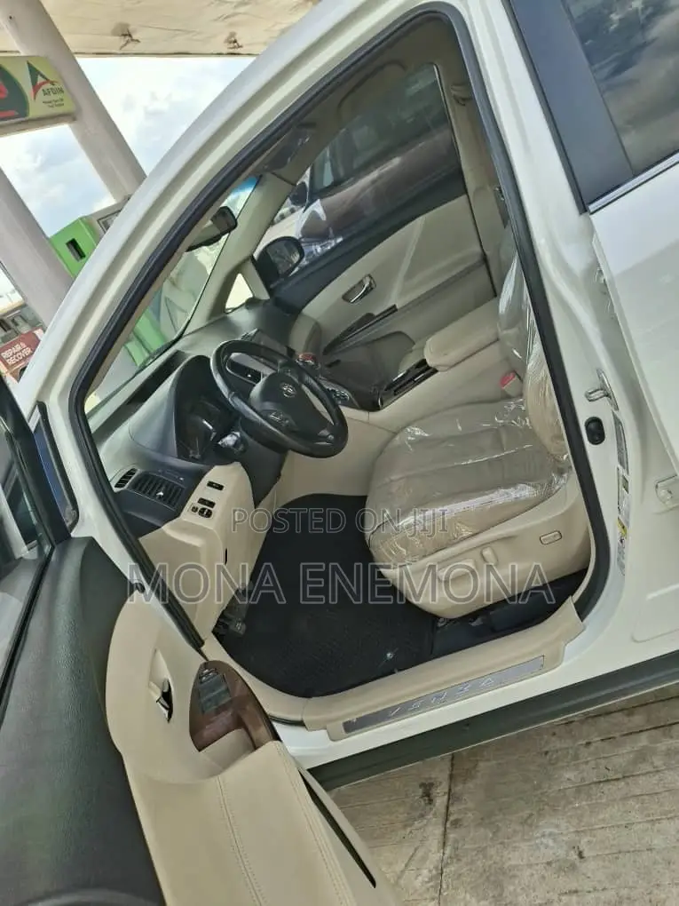 Toyota Avanza 2009 White