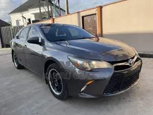 Toyota Camry XSE 4dr Sedan (3.5L 6cyl 6A) 2017