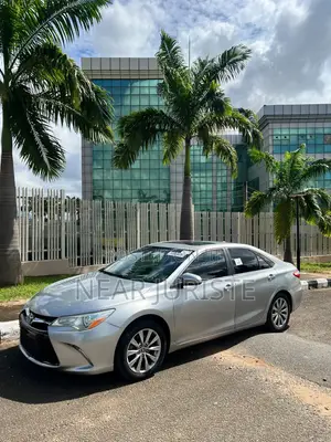 Toyota Camry XLE 4dr Sedan (2.5L 4cyl 6A) 2015 Silver