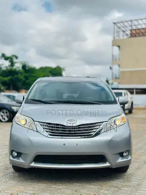 Toyota Sienna 2013 Blue