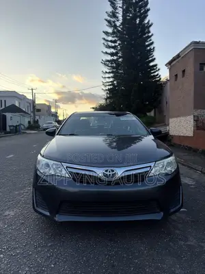 Toyota Camry LE 4dr Sedan (2.5L 4cyl 6A) 2012 Gray