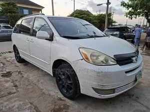 Toyota Sienna XLE 2005 White
