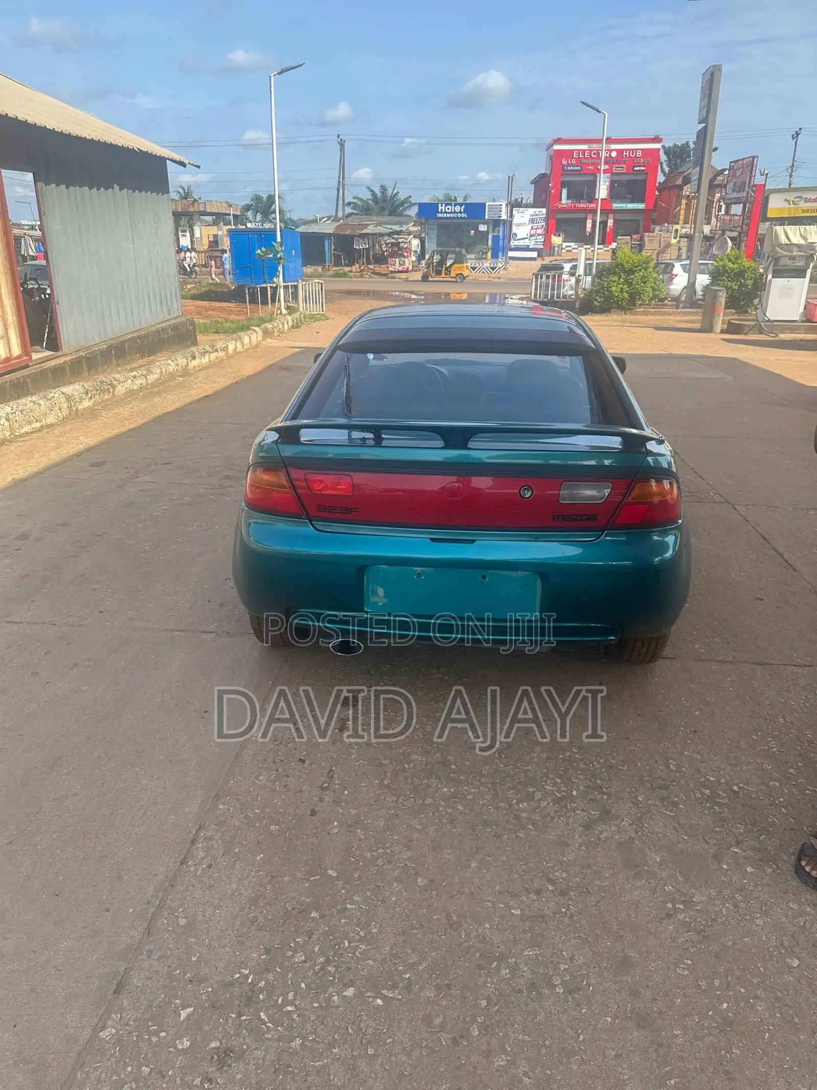 Mazda 323 2.0 2001 Blue
