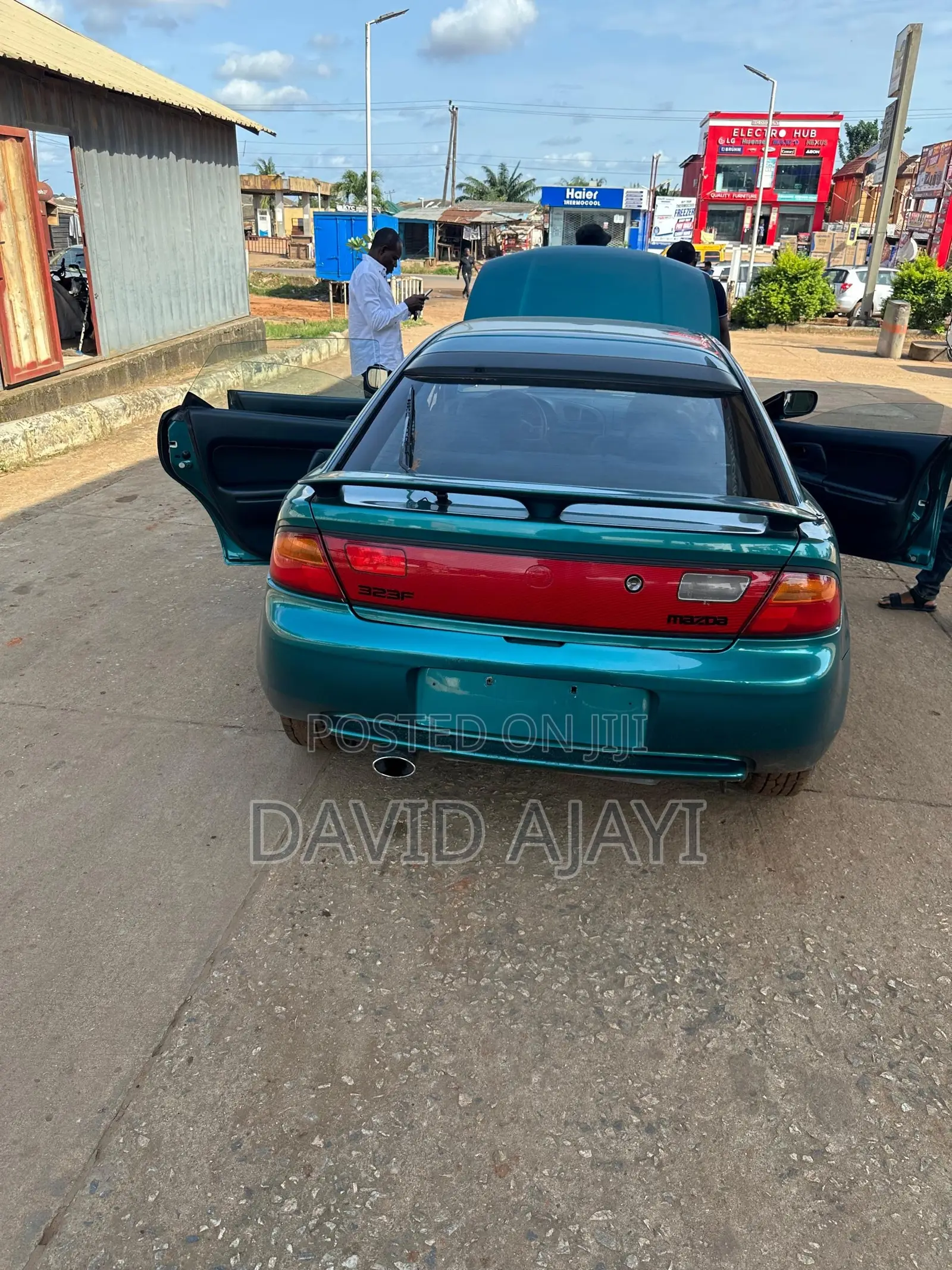 Mazda 323 2.0 2001 Blue
