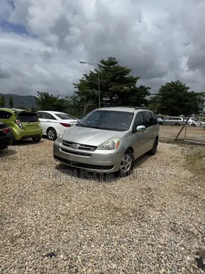 Toyota Sienna 2005 Silver